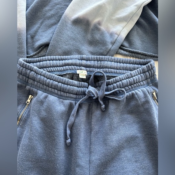 Aerie tie-dye blue sweatsuit (cropped sweater and matching joggers) - Picture 3 of 7